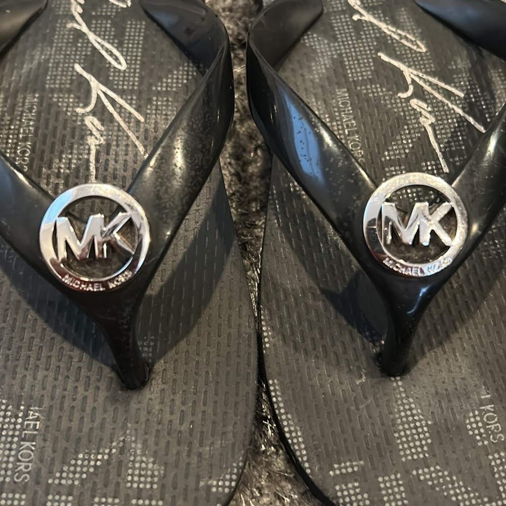 Michael Kors women’s flip-flops - Picture 3 of 10